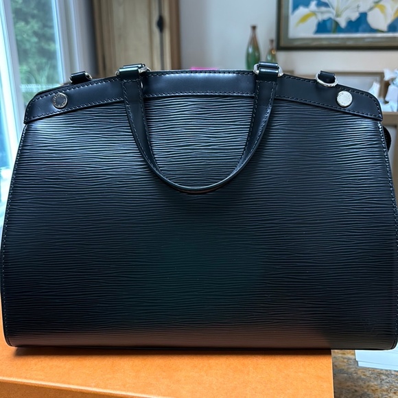 Authentic Louis Vuitton Medium Black Epi Bag is in perfect condition - Picture 2 of 14